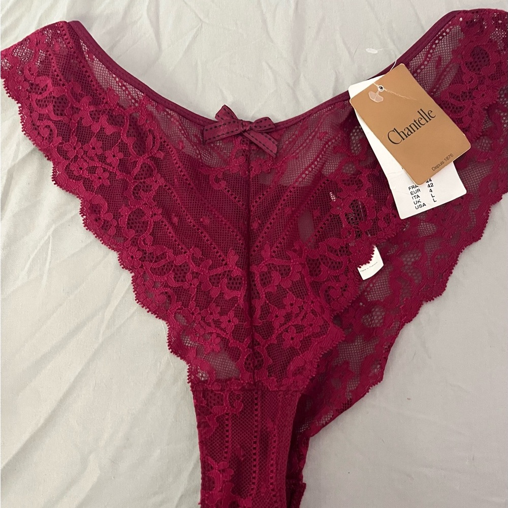 NWT Chantelle Women's French Lace Intimate in Fuschia